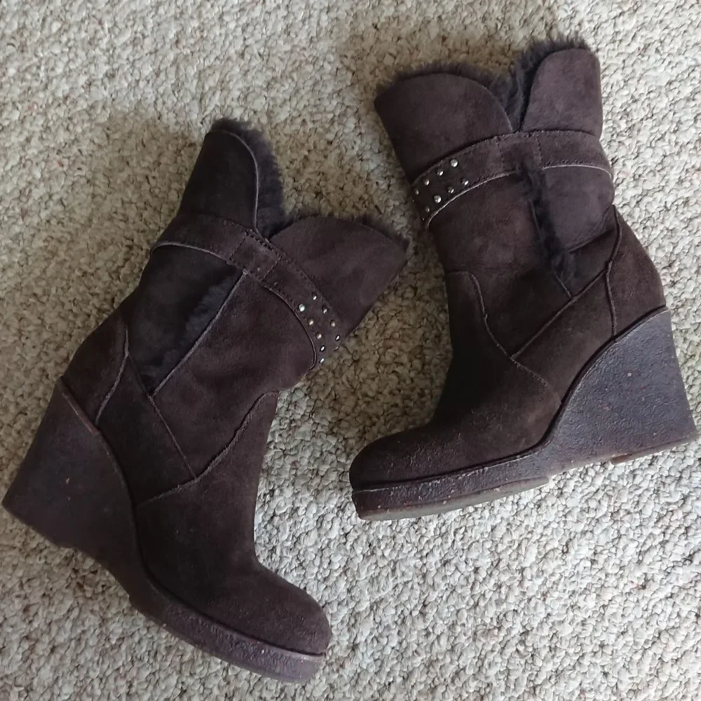 EMU Australia Heighton Wedge boots 100% Premium sheep Fur in dark brown Size 7